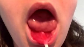 STEPDAUGHTER SUCKS LOLIPOP AND SHOWS HER DIRTY ASSHOLE