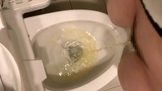 【現役JD】トイレで立ちションしてみた♡