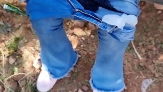 Wiping Pussy after piss next to the road