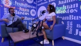 Carla Morelli cumple la fantasía de un GANGBANG con BUKKAKE de 4 vergas en Juan Bustos Podcast