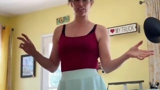 Stepmom Proves She's Not a Lesbian Stepsister