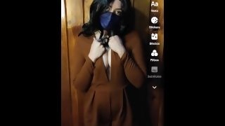 Tiktok Azul del rey Miranda Blue haciendo trend viral enseñando sus ricas tetas