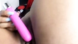 Colombian gets horny watching porn and fucks her ass - ANAL PLUG