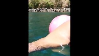 SWIM WITH ASSPLUG ON PUBLIC BEACH.AMAZEMILF'S CARIBBEAN HOLIDAY ASSHOLE VOYEURISM