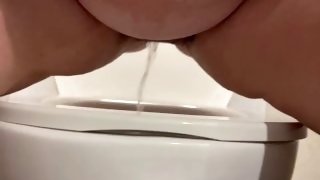 BBW MILF PISSING