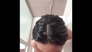 tutorial mamando verga en la ducha morena cachonda