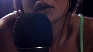 Video de ASMR haciendo rudio con mis labios y mi boca y gimiendo para ti